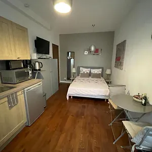 https://studio-saint-placide.fr-paris.fr